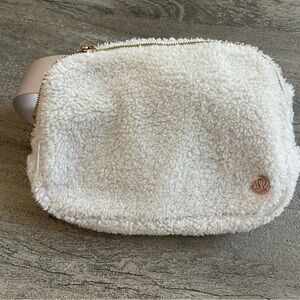 Lululemon belt bag 2L